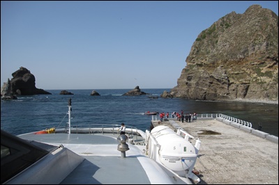 Dokdo Island as seen from Hankyeorae Ferry 獨島 竹島