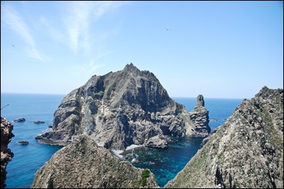 West Island of Dokdo from the top of the East Islet 독도 獨島 竹島  たけしま
